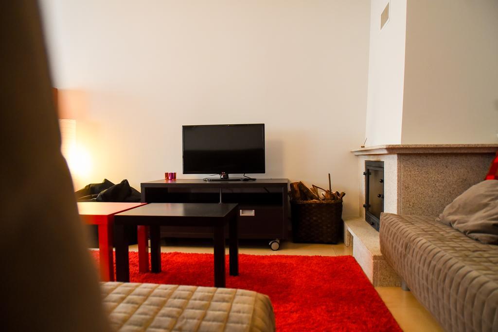 Midway To Geres And Braga Apartment อามาเรส ภายนอก รูปภาพ